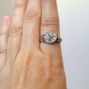 NWT Silvertone Studded Yi Xin Ring